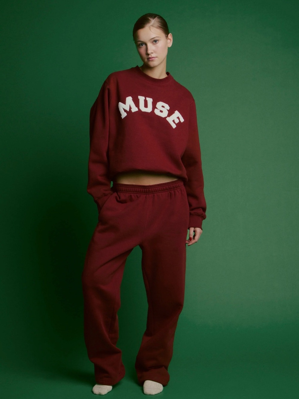 Crewnek bourgogne Curated By Muse medium